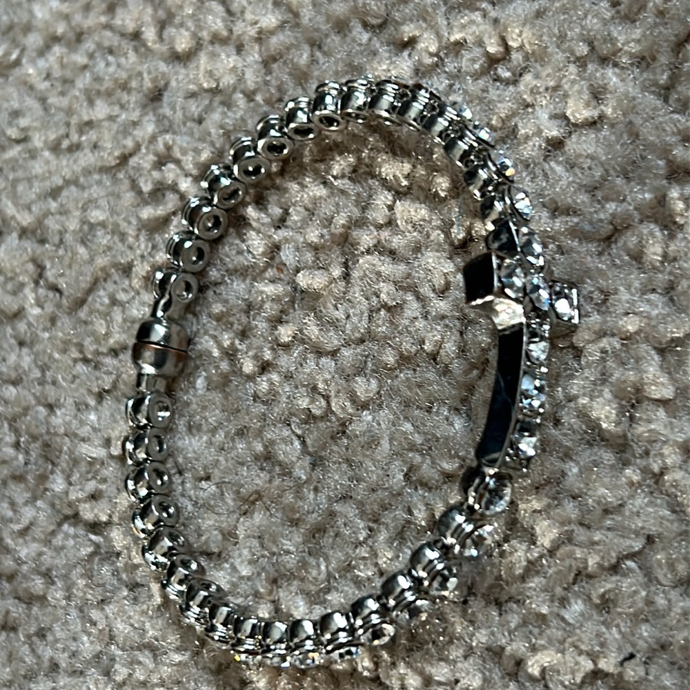 Women’s‎ vintage dainty silver tone crystal bangle bracelet with cross one size - Picture 4 of 7